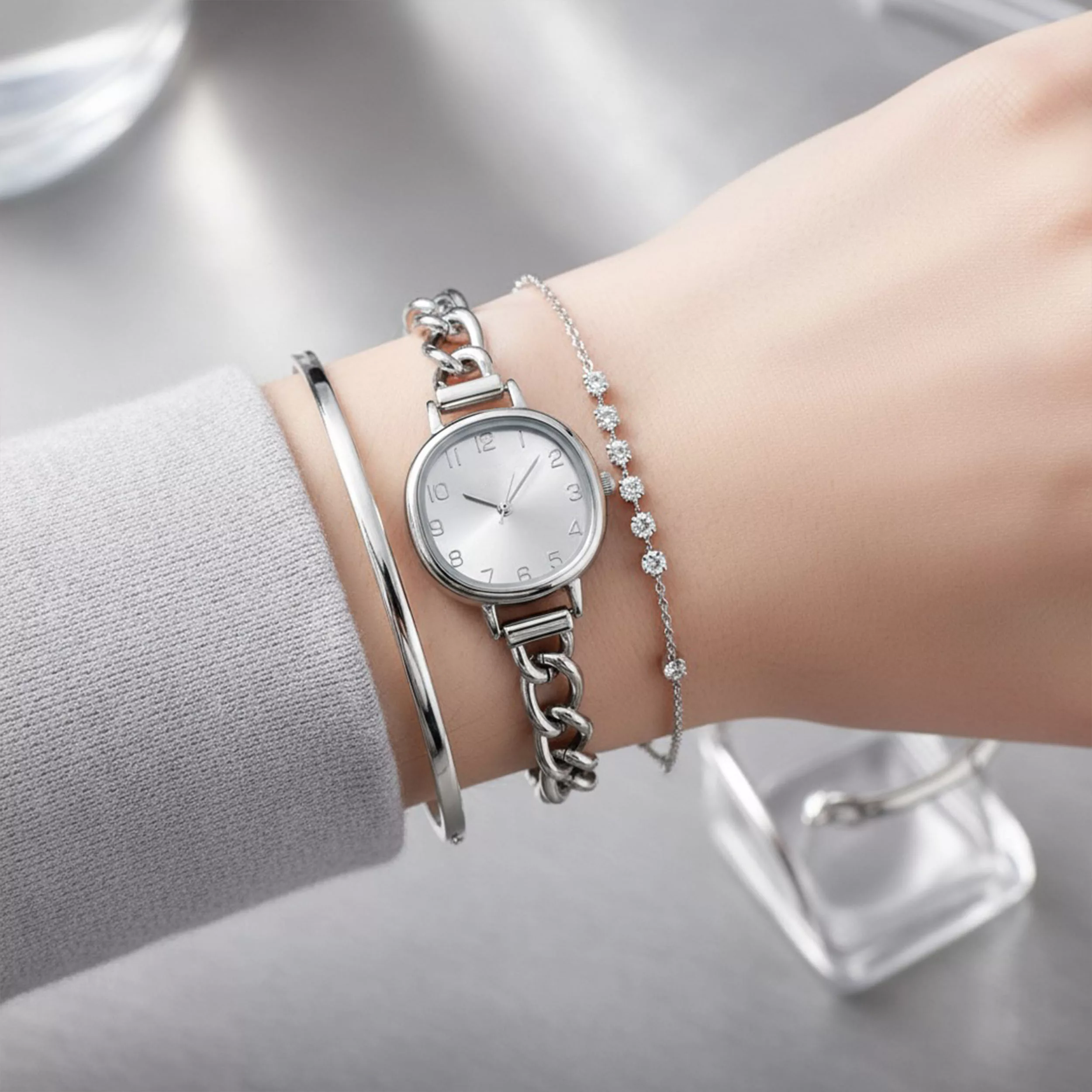 ساعت مچی عقربه‌ای کوارتز زنانه مدل بند زنجیری مینیمال 114E