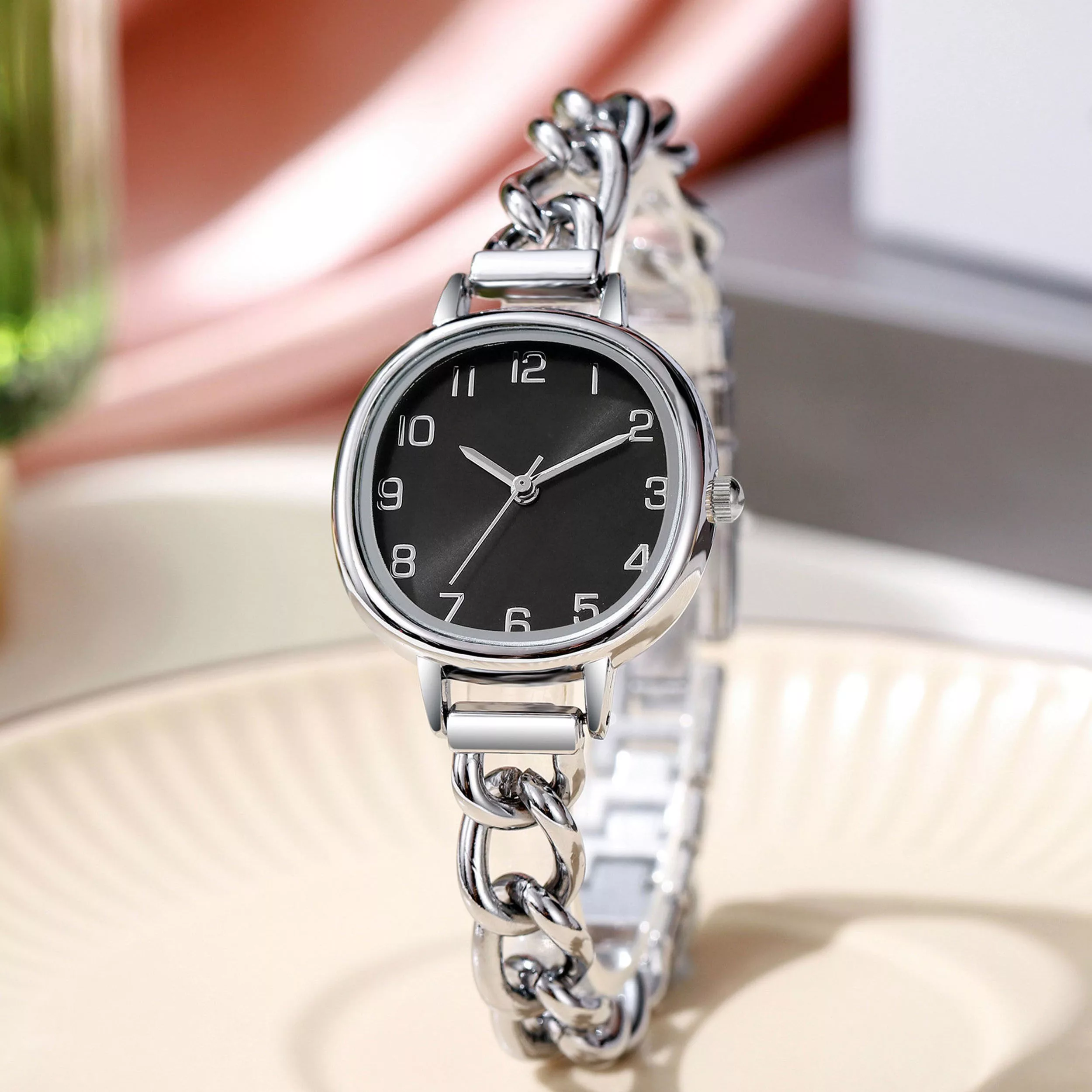 ساعت مچی عقربه‌ای کوارتز زنانه مدل بند زنجیری مینیمال 114C