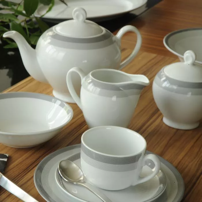 سرویس غذاخوری 102 پارچه چینی زرین ایران سری ایتالیا اف مدل سیلورلاینر درجه یک