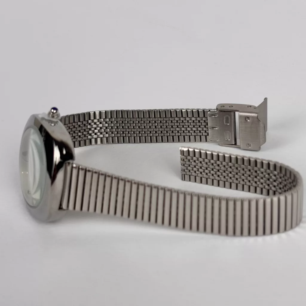 ساعت مچی عقربه‌ای کوارتز زنانه مدل کلاسیک بند کرکره‌ای کد ES-101