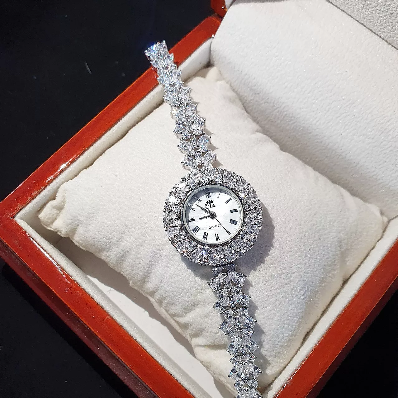 ساعت مچی عقربه ای نقره زنانه جی تی ای مدل نگین اشک