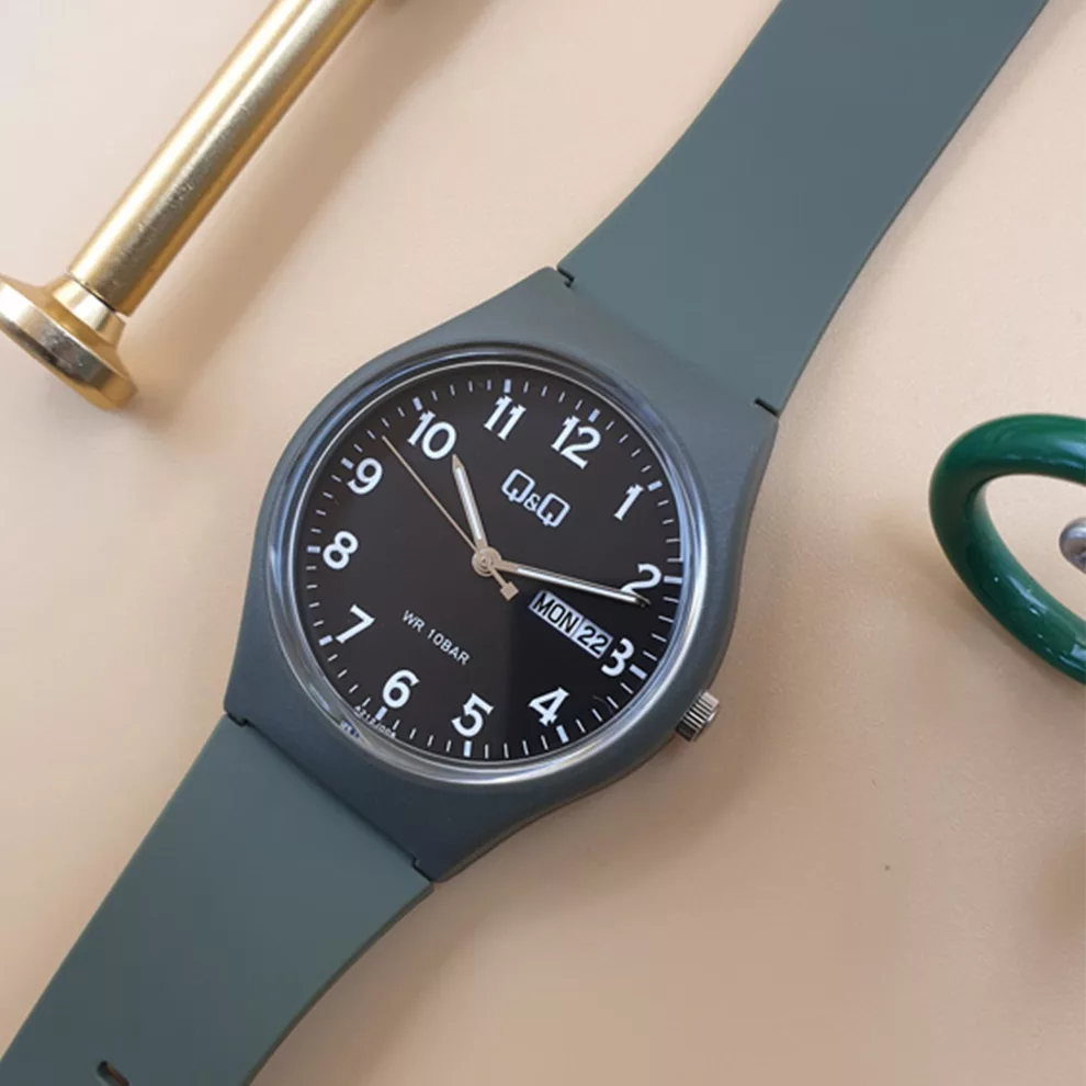 ساعت مچی عقربه ای کیو اند کیو مدل a212j008y