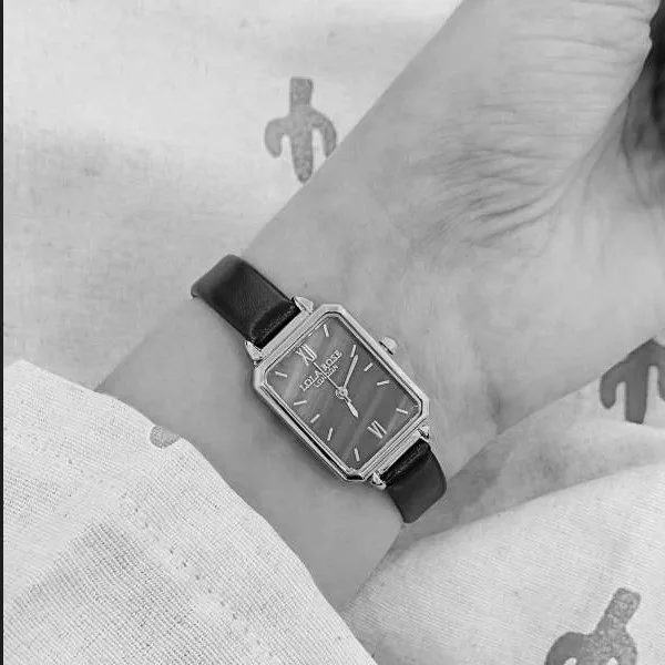 ساعت مچی عقربه ای زنانه کد E22