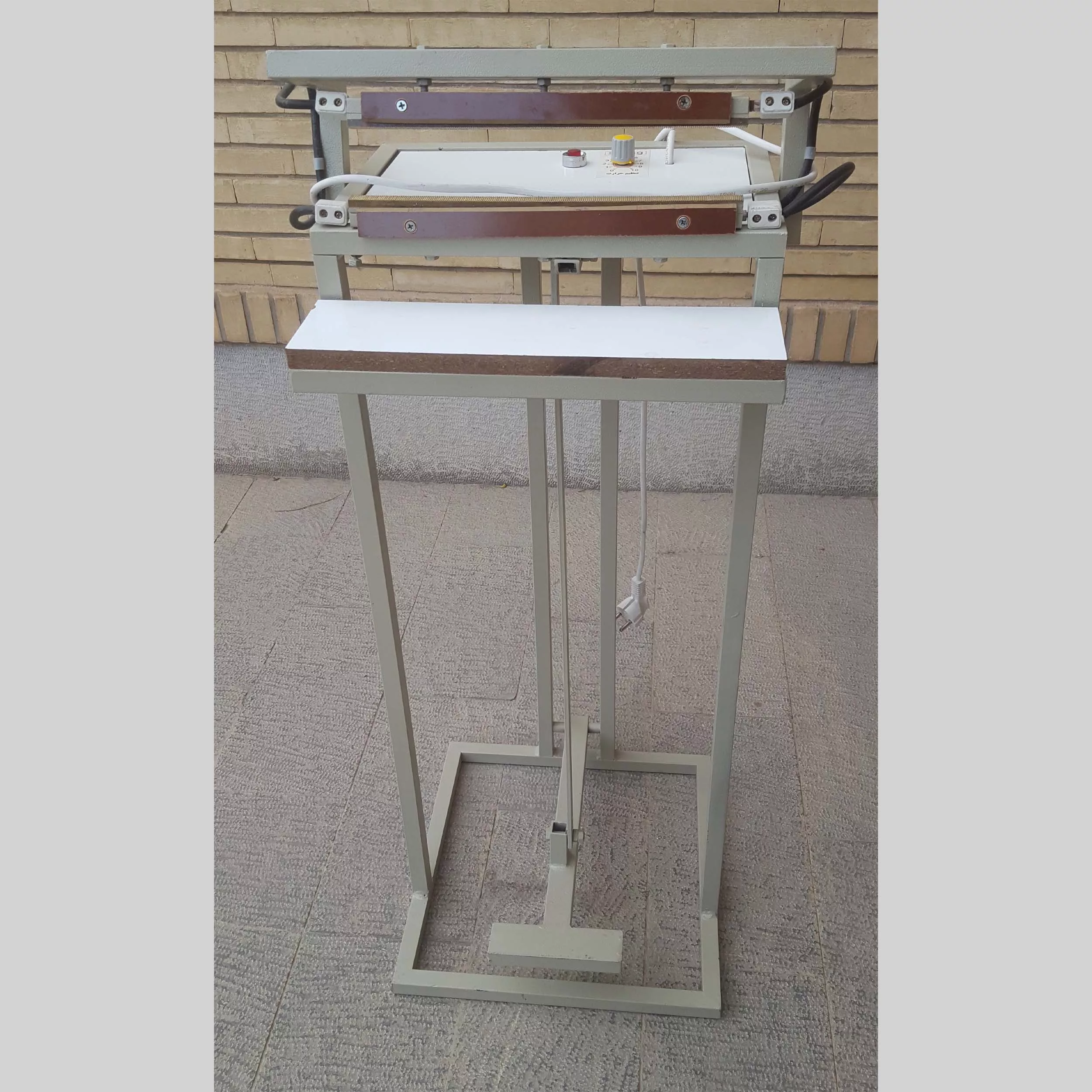 دستگاه پرس پلاستیک مدل دوخت پفکی 30cm