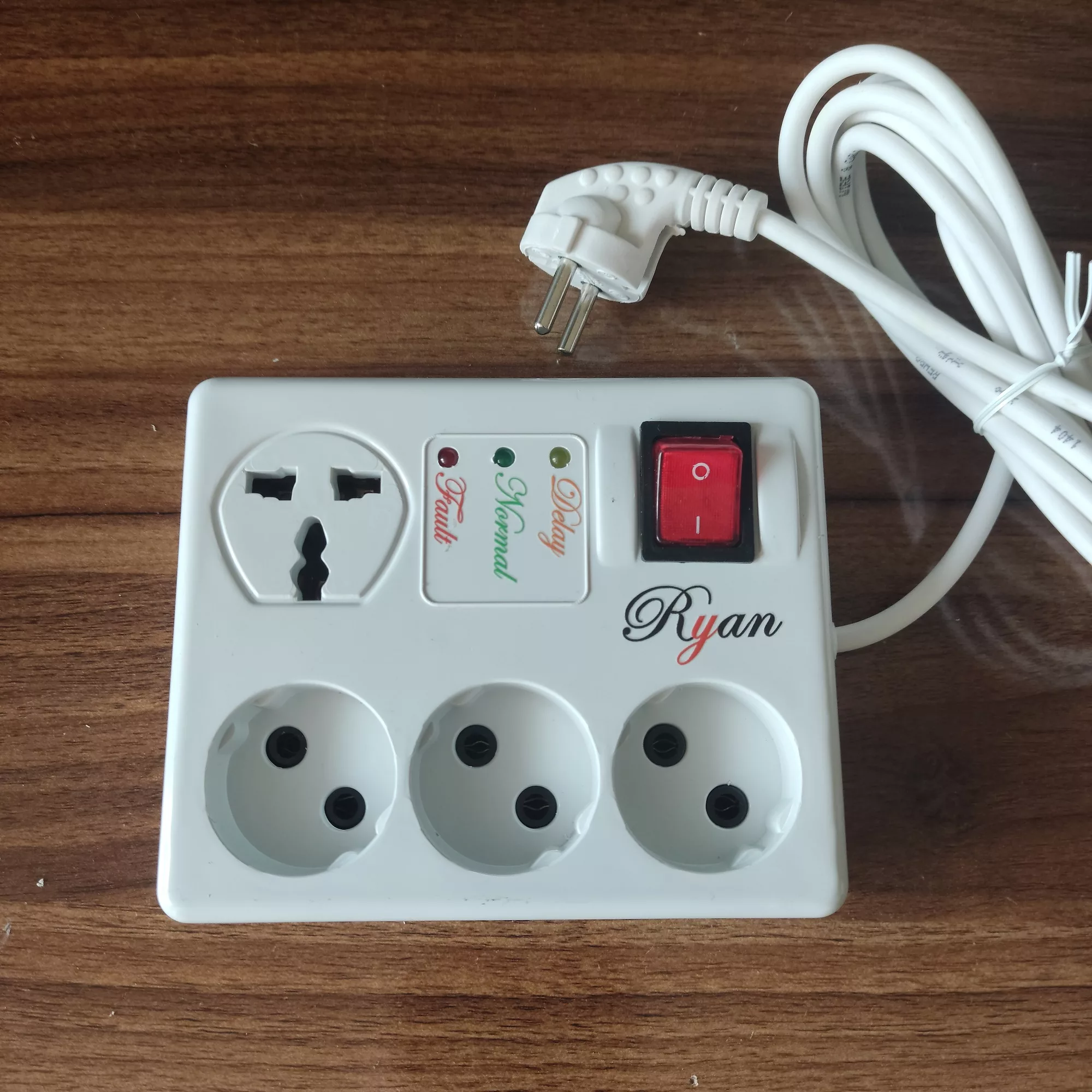 محافظ ولتاژ Ryan مدل یونیورسال