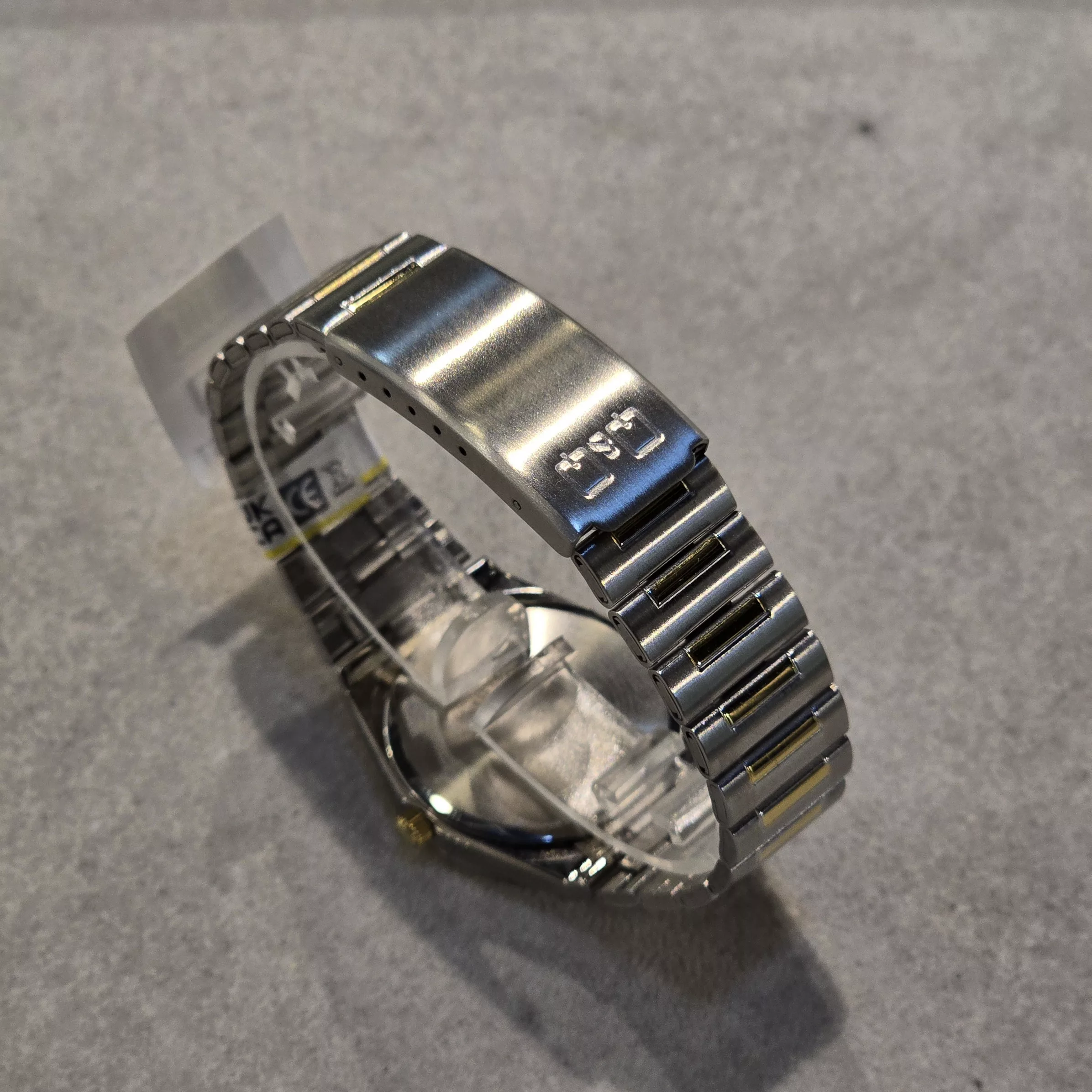 ساعت مچی عقربه‌ای کوارتز زنانه کیو اند کیو مدل S22A-007PY