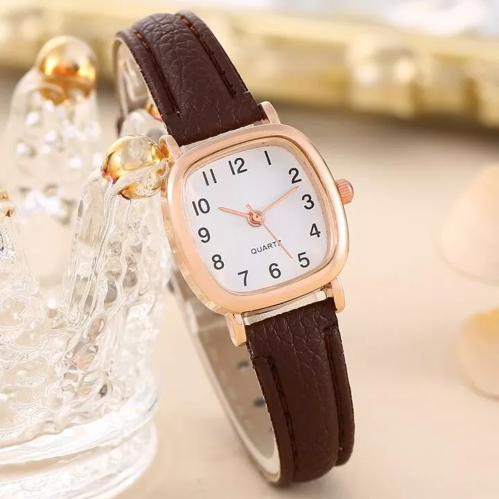 ساعت مچی عقربه ای زنانه مدل کلاسیک کژوال بند چرم کد ۱