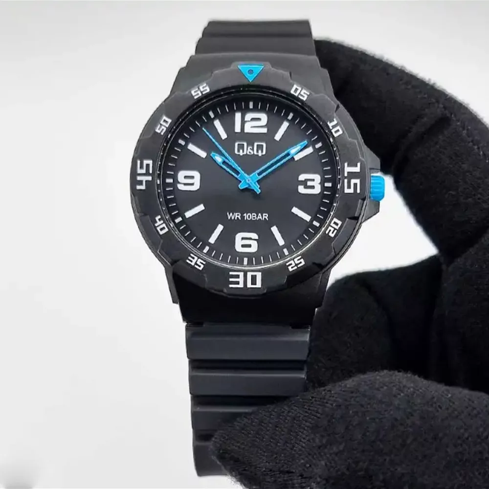 ساعت مچی عقربه ای کیو اند کیو مدل V02A-014VY