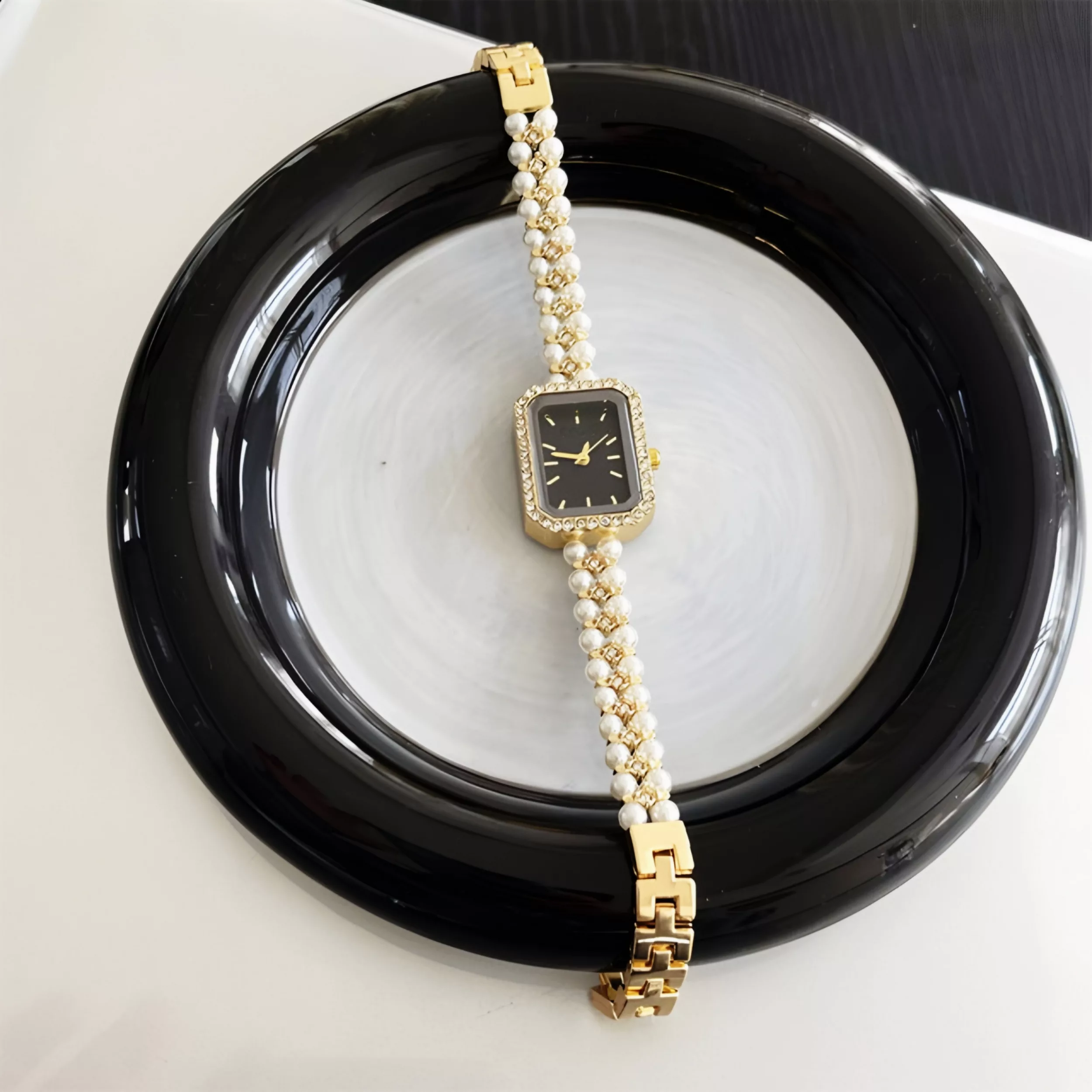 ساعت مچی عقربه‌ای کوارتز زنانه مدل لوکس بند مرواریدی دستبندی کد ۱