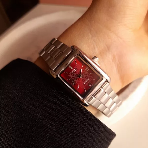 ساعت مچی عقربه ای زنانه کیو اند کیو مدل 69002