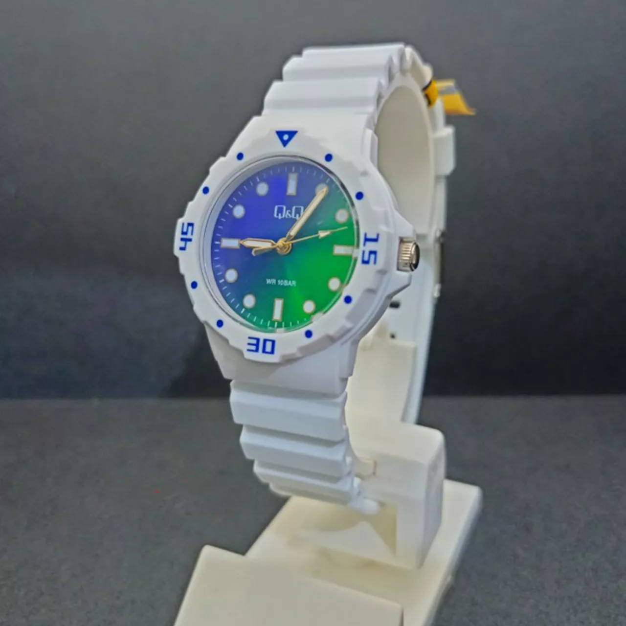 ساعت مچی عقربه ای کیو اند کیو مدل VR19j023y2