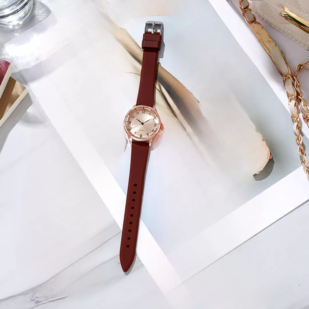 ساعت مچی عقربه‌ای کوارتز زنانه مدل مینیمال کلاسیک بند پیو آنتی آلرژی کد ۵