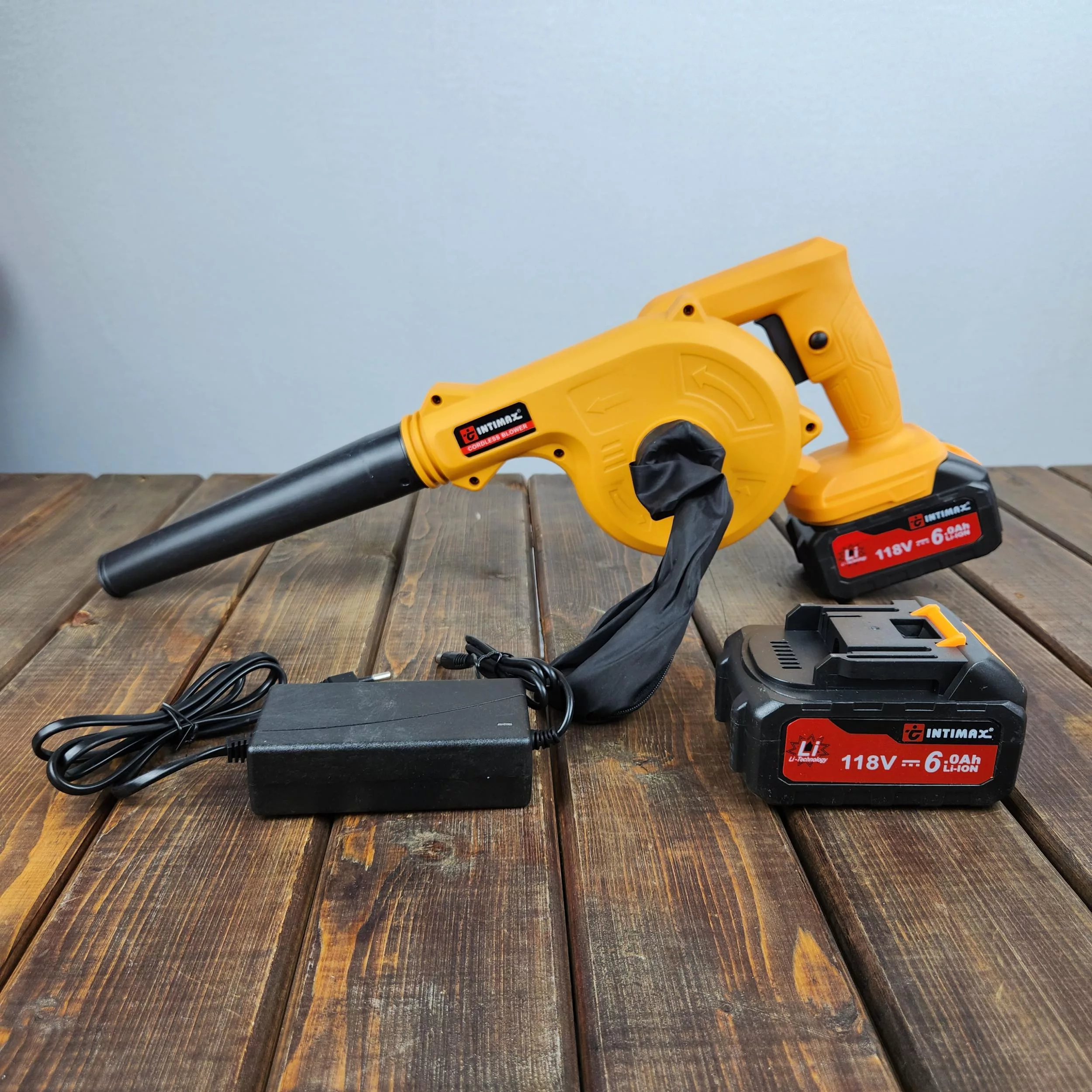 دستگاه دمنده و مکنده شارژی صنعتی اینتیمکث کد 0464