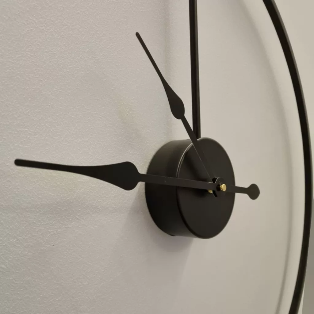 ساعت دیواری مدل فلزی کد D160