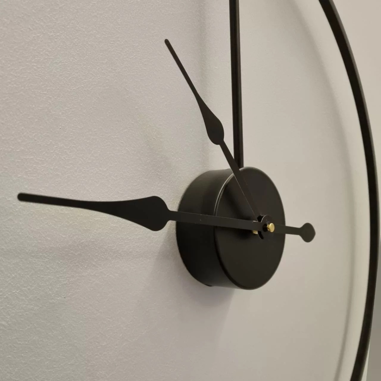 ساعت دیواری مدل فلزی کد D160