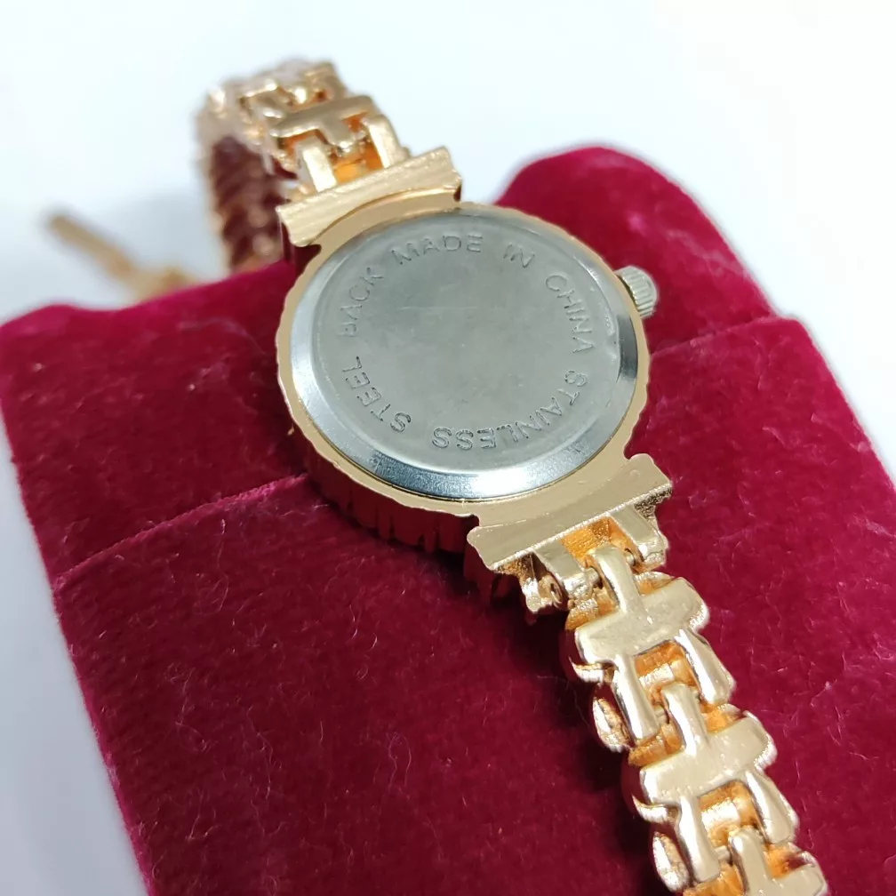 ساعت مچی عقربه ای زنانه مدل نگین دار کد 01