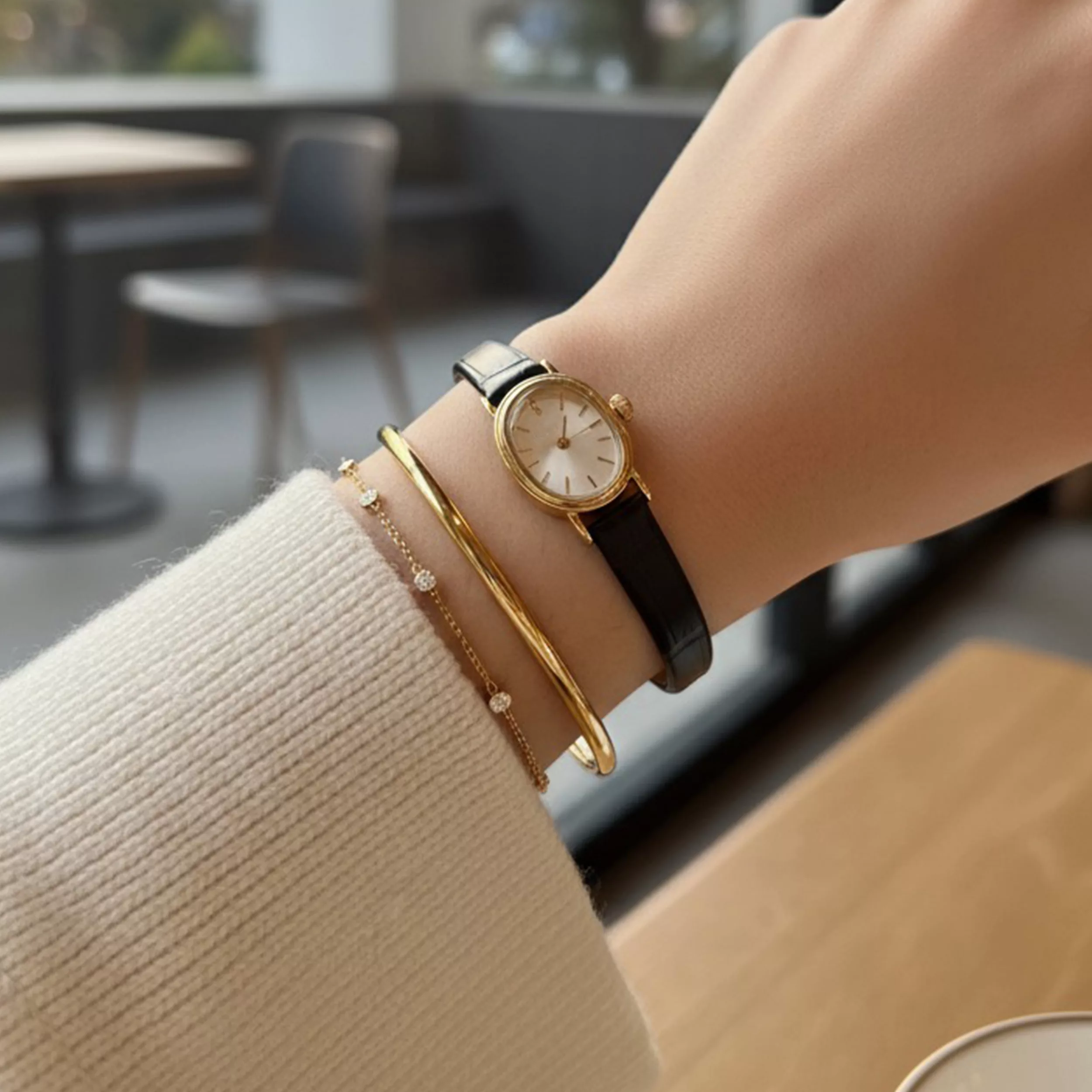 ساعت مچی عقربه‌ای کوارتز زنانه مدل چرم صفحه ظریف کلاسیک کد 142A