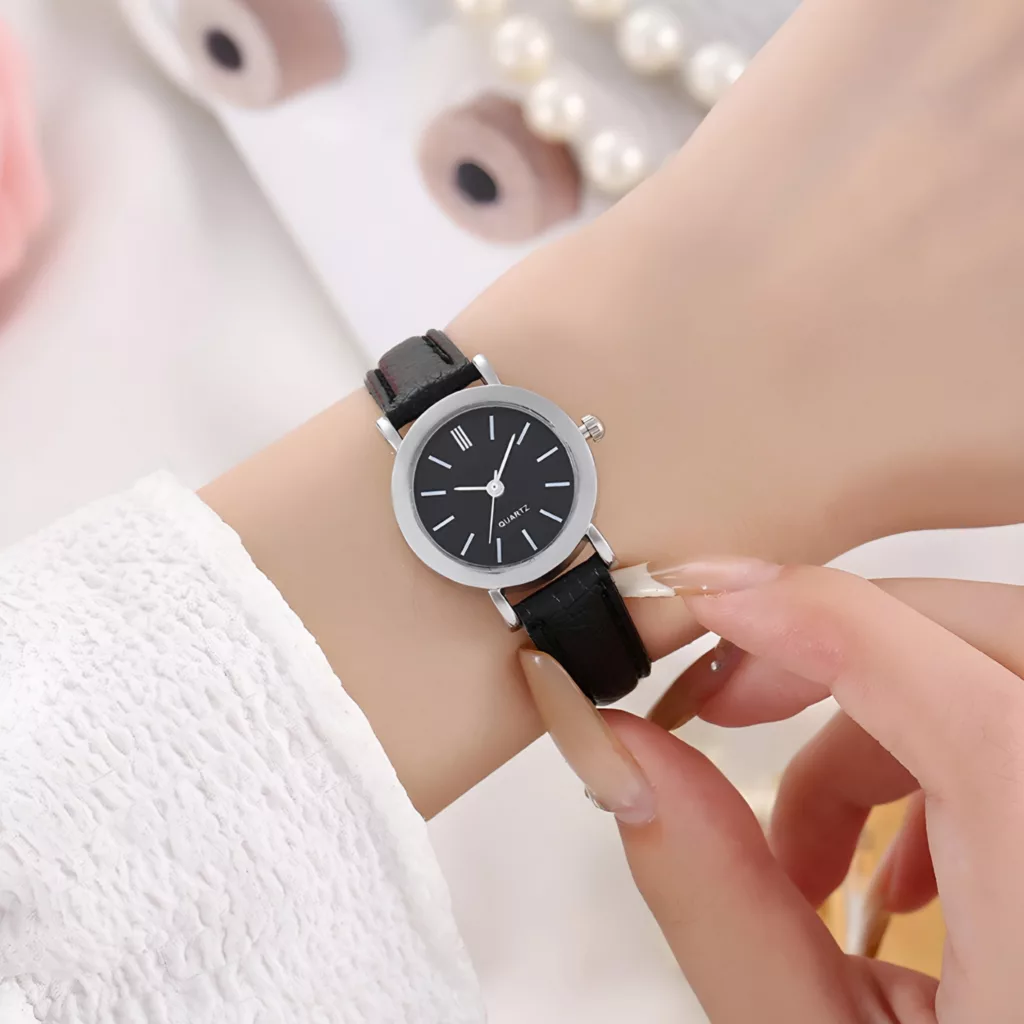 ساعت مچی عقربه ای زنانه مدل کلاسیک بند چرم کد 6