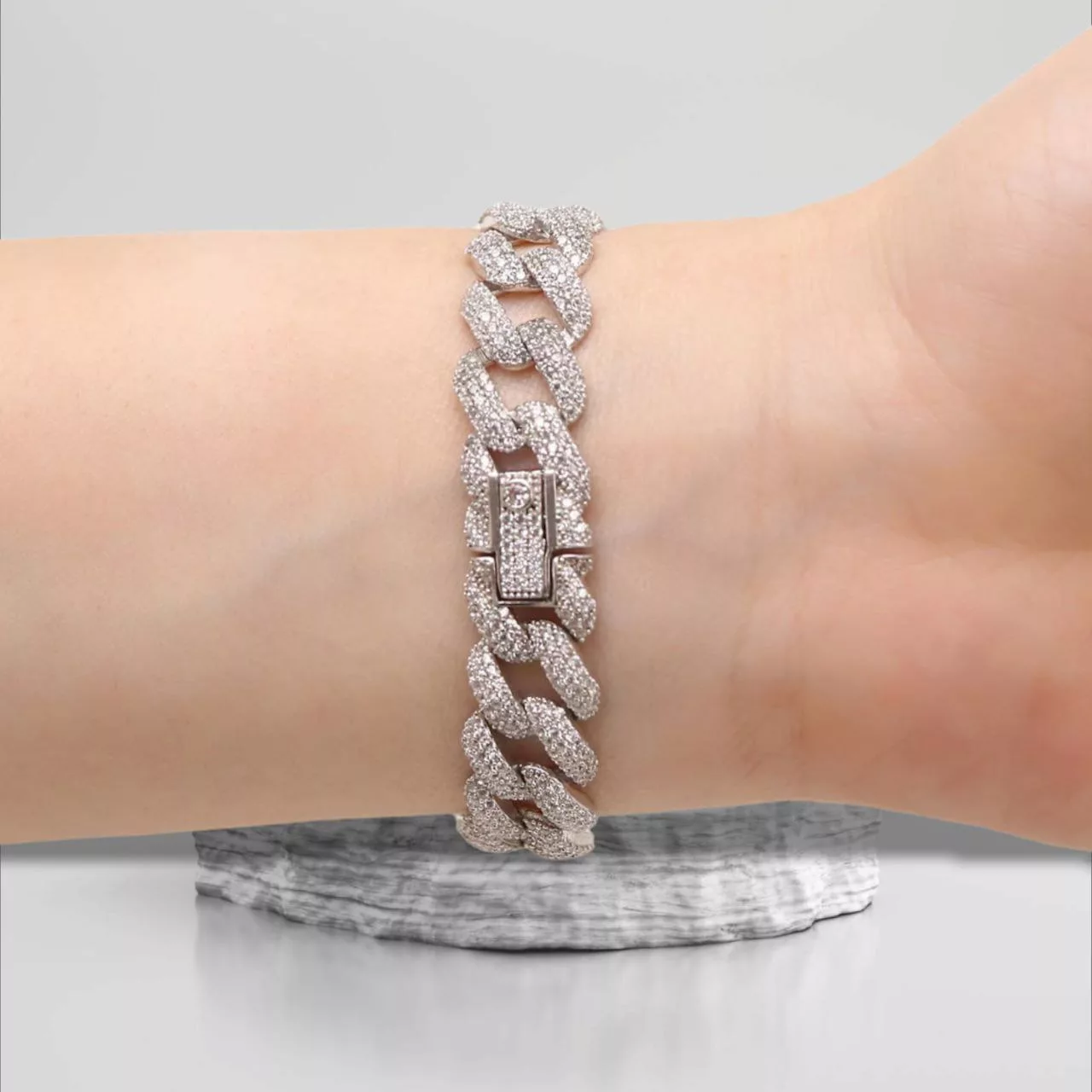 ساعت مچی عقربه ای زنانه مدل نقره یس 063