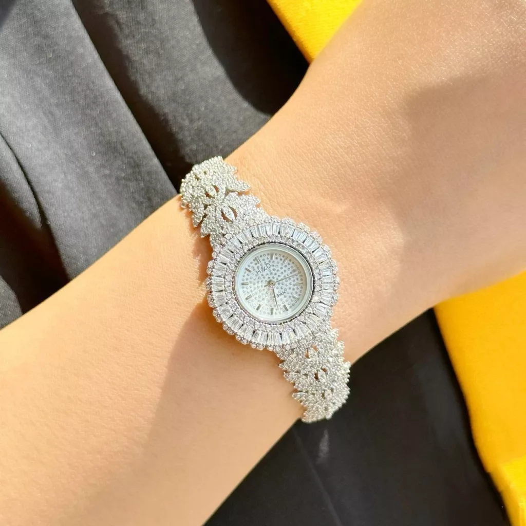 ساعت مچی عقربه ای نقره  زنانه مدل ابریشم کد BARF1