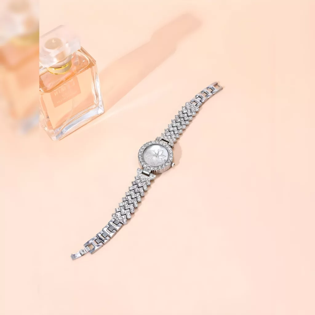 ساعت مچی عقربه ای زنانه مدل نگین دار کد 1