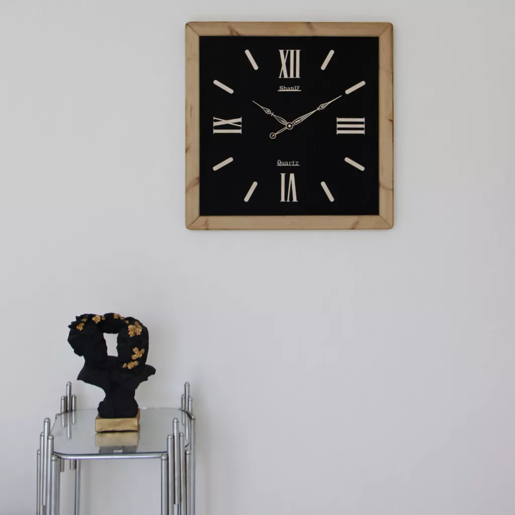 ساعت دیواری کوارتز سانلی طرح چوبی‌ چرمی کد ۴۳۴۳