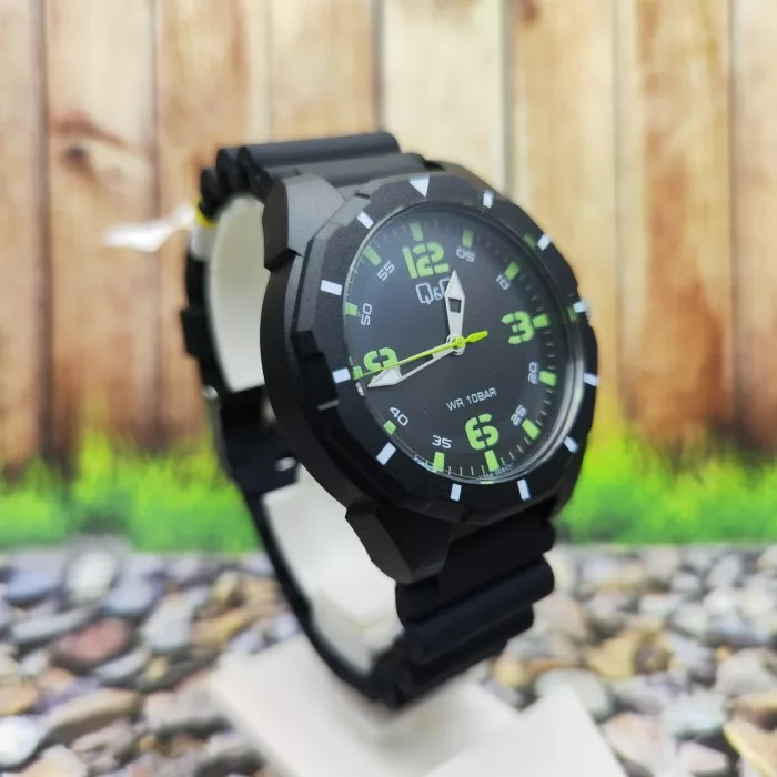 ساعت مچی عقربه ای کیو اند کیو مدل V30A-005VY