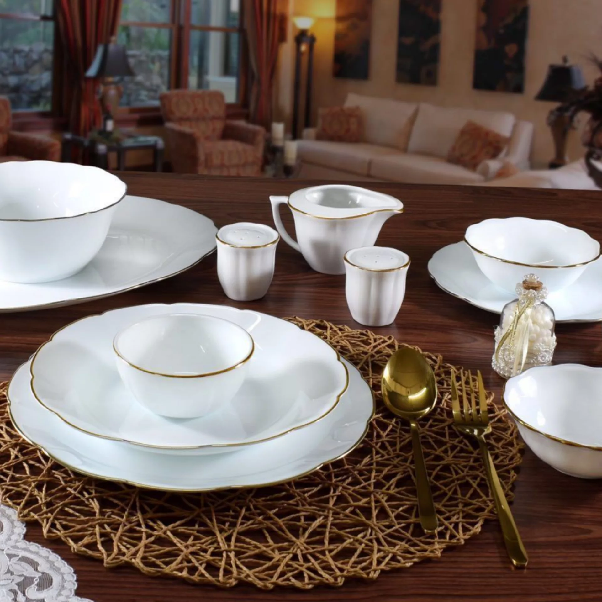 سرویس غذاخوری 26 پارچه مدل نیلوفری دور طلا