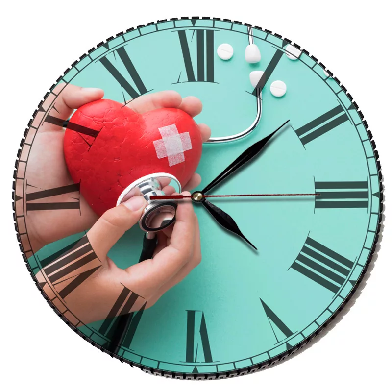 ساعت دیواری مدل جراح قلب