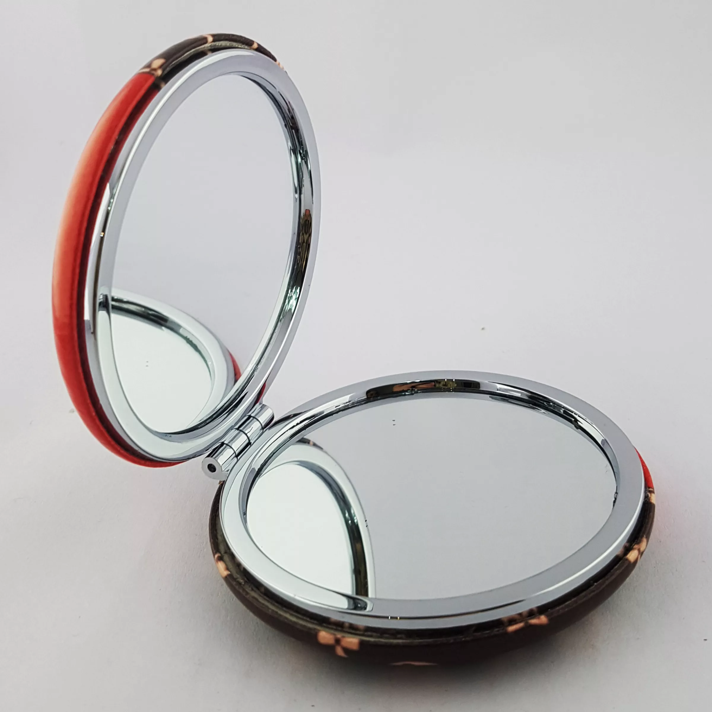 آینه جیبی مدل کیف دستی کد LVihaf2022R