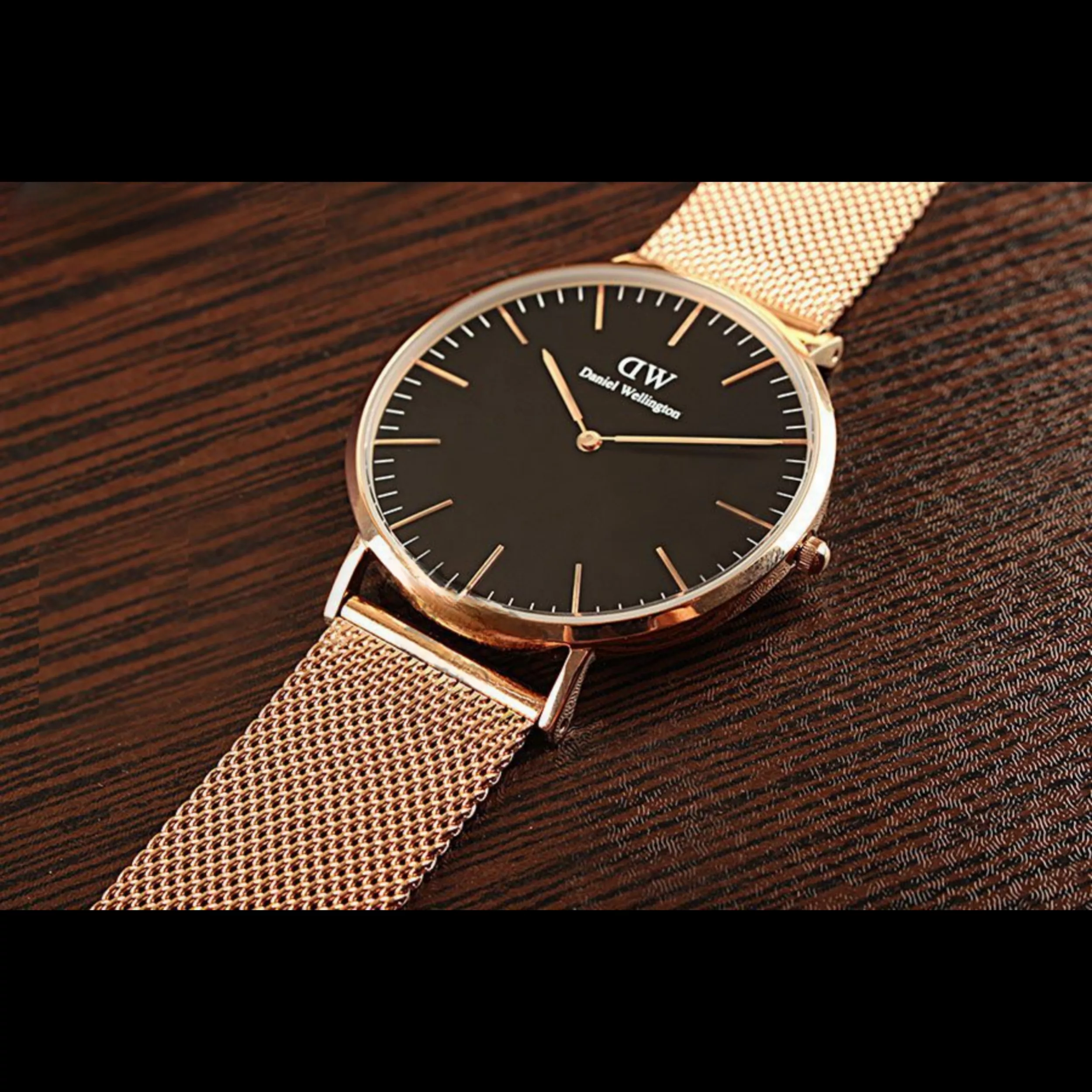 ساعت مچی عقربه ای زنانه  مدل بند حصیری کد DW1