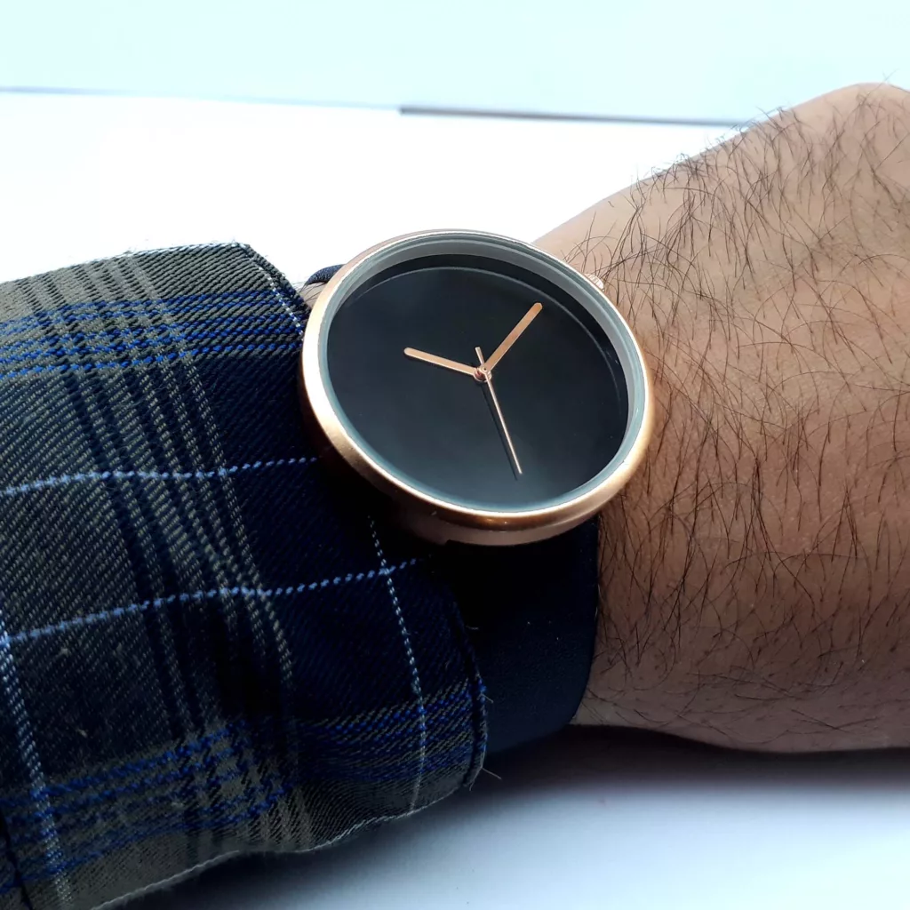 ساعت مچی عقربه ای مدل CLASSIC کد 705