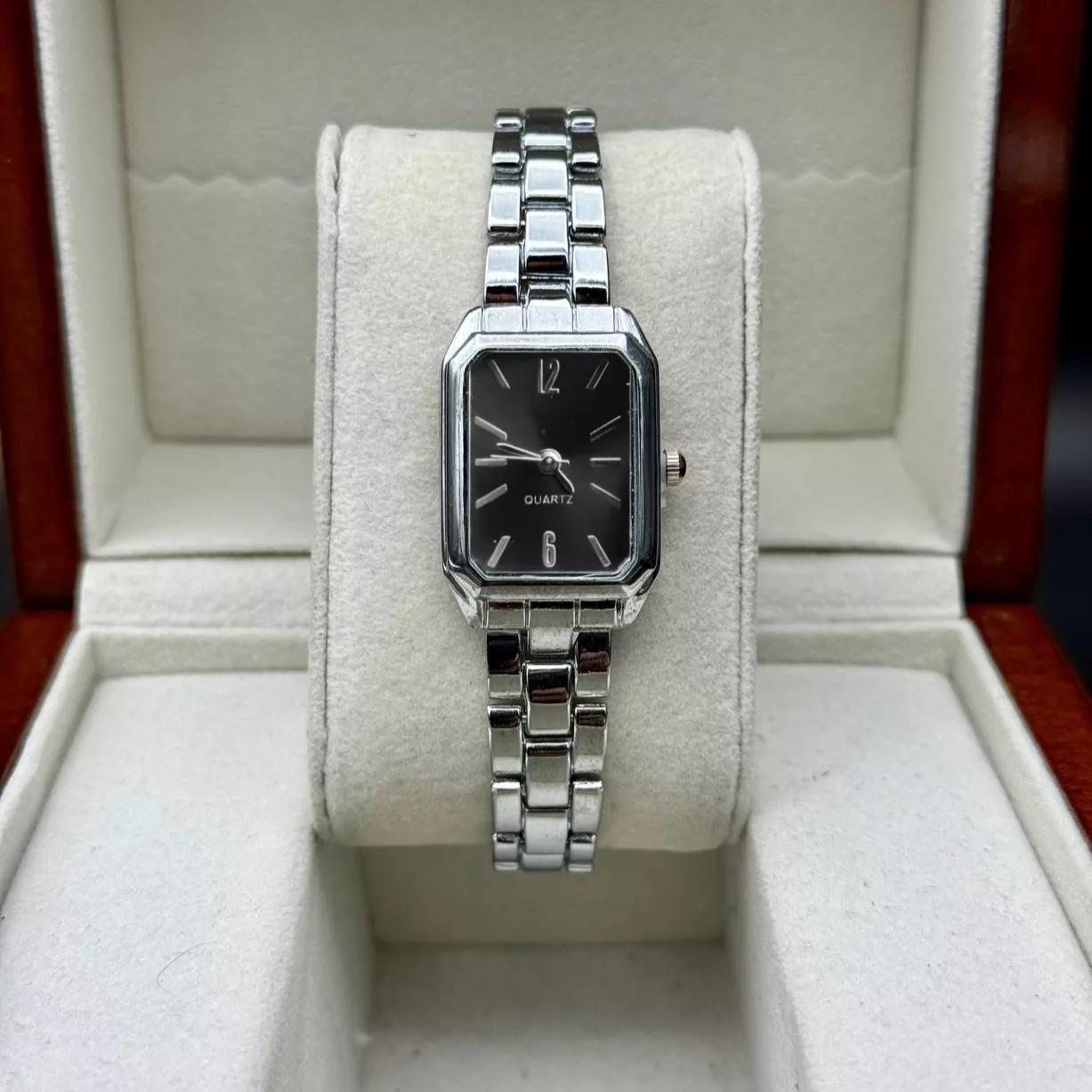 ساعت مچی عقربه‌ای کوارتز زنانه مدل کلاسیک لوکس بند دستبندی کد ۴