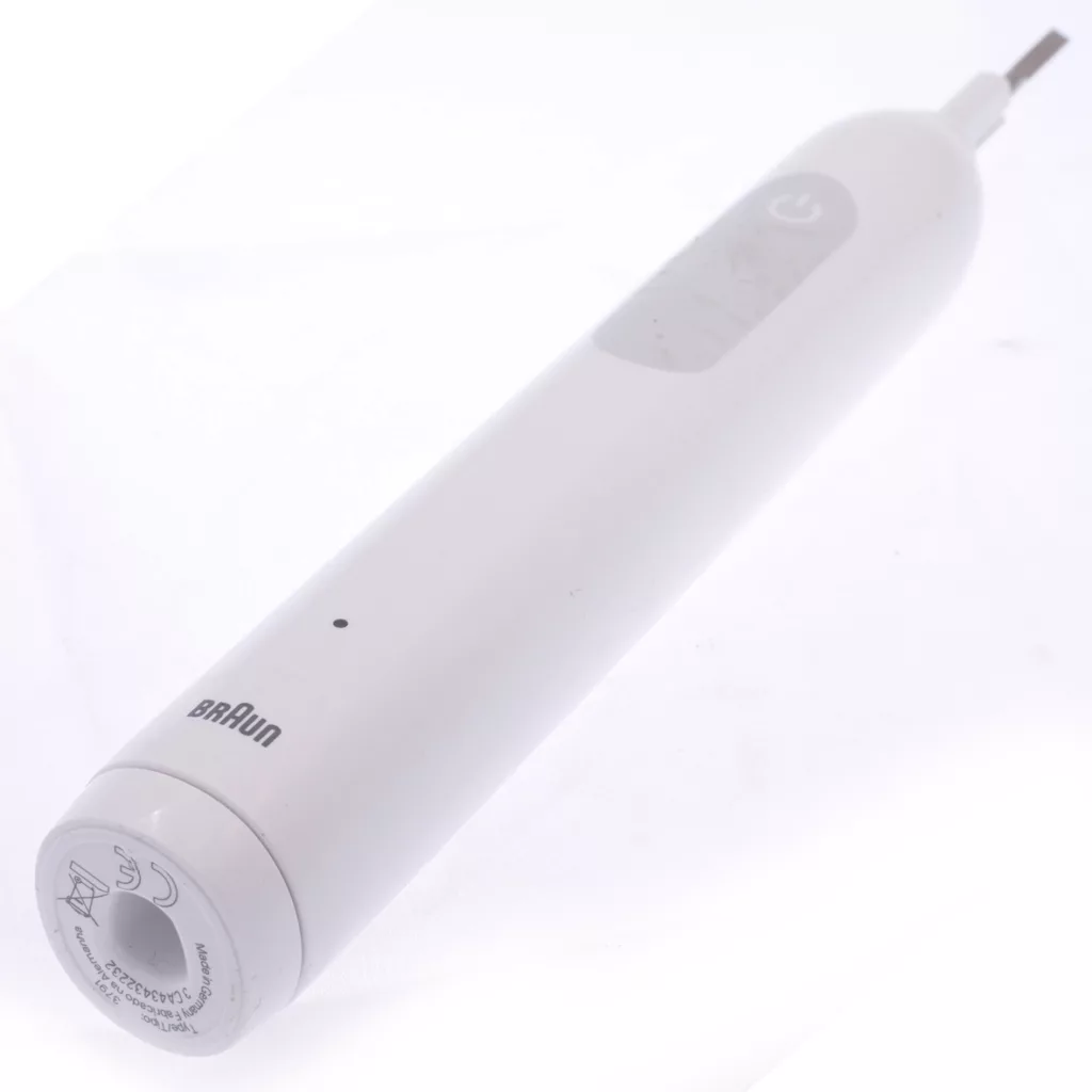 مسواک برقی براون مدل professional clean به همراه سری یدک