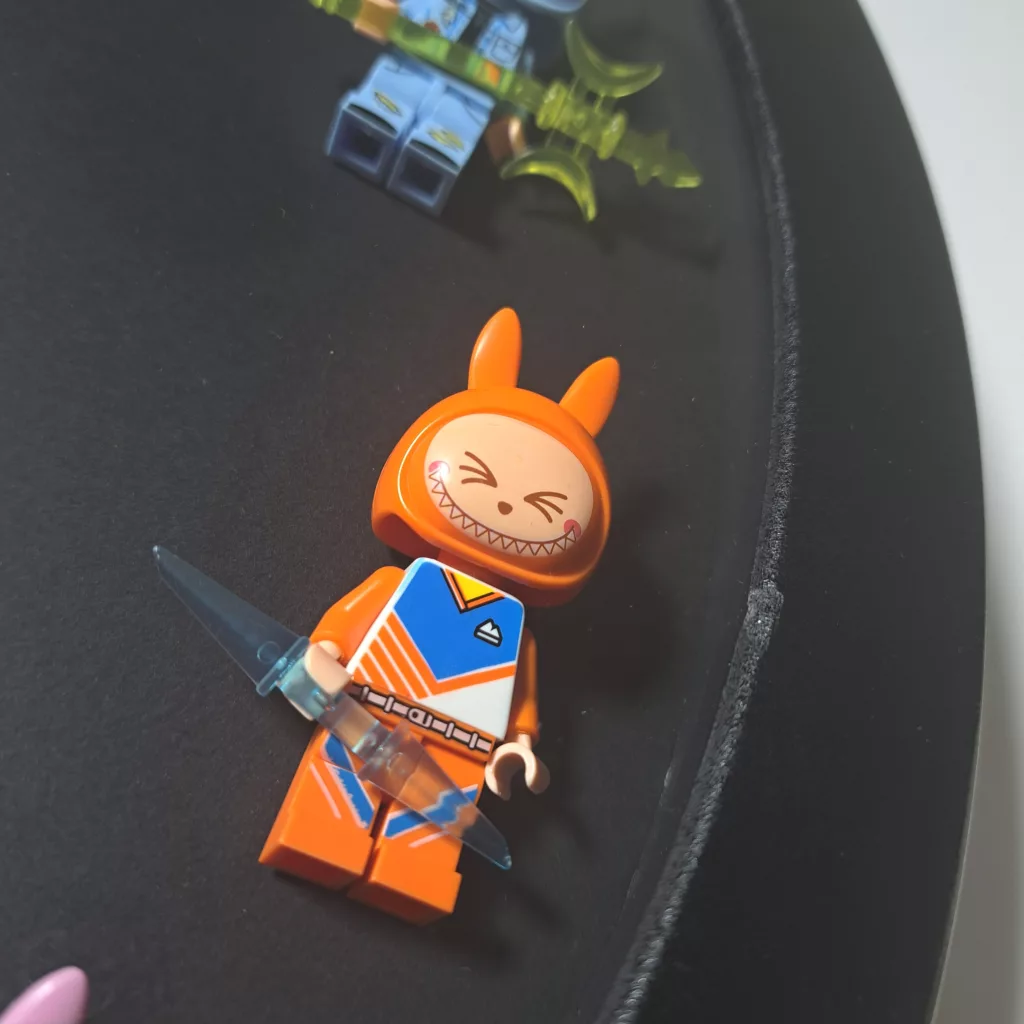 ساعت دیواری مکانیکی مدل labubu طرح لبوبو لگویی