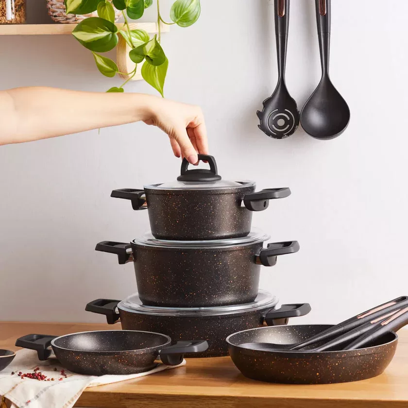 سرویس قابلمه وتابه بیوگرانیتی 13 پارچه کاراجا مدل Black Gold همراه با ابزار آشپزی