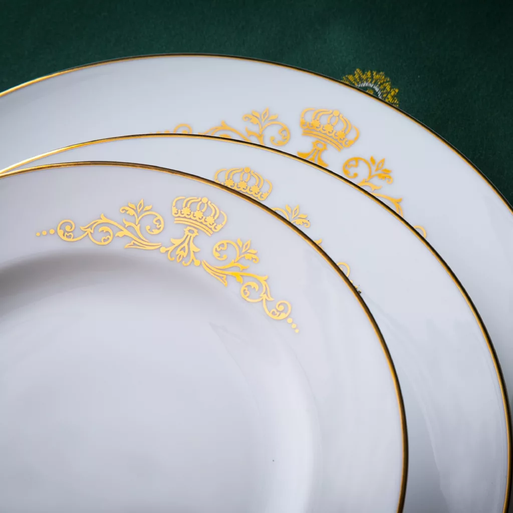 سرویس غذاخوری 28 پارچه چینی زرین ایران مدل ایتالیا اف کوئین طلایی درجه عالی