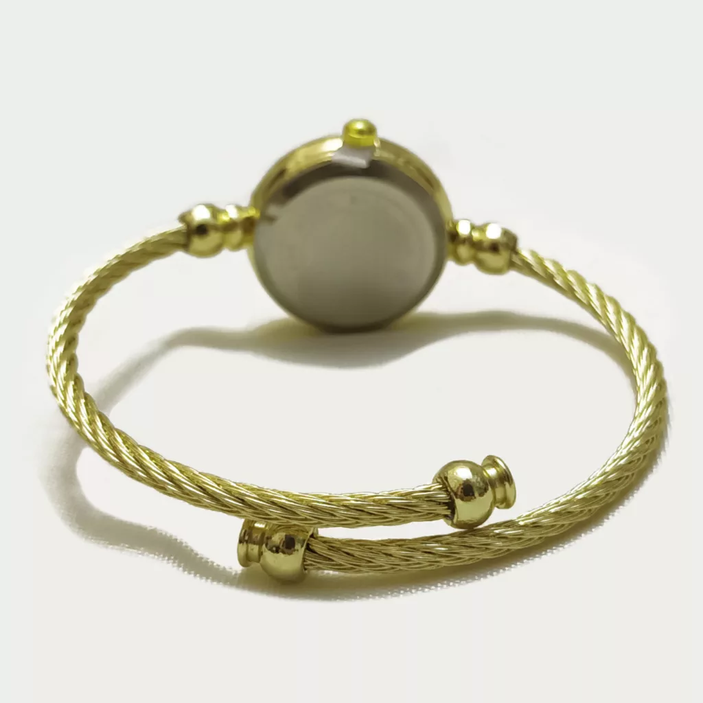 ساعت مچی عقربه ای زنانه مدل بنگل النگویی ظریف کد 1.1