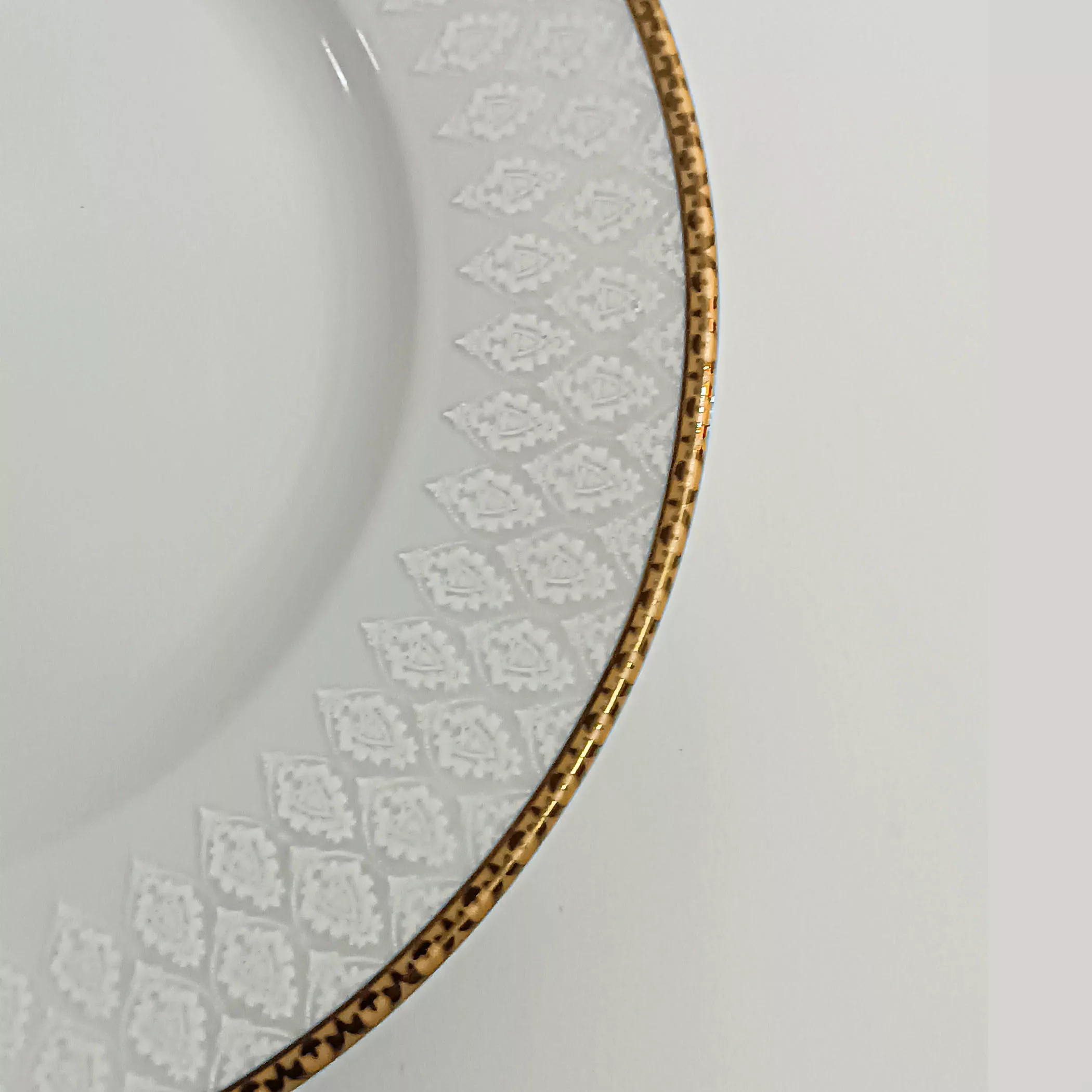 سرویس غذاخوری 18 پارچه 6 نفر شرکت صنایع چینی تقدیس مدل گرد طرح پرنسس کد 04