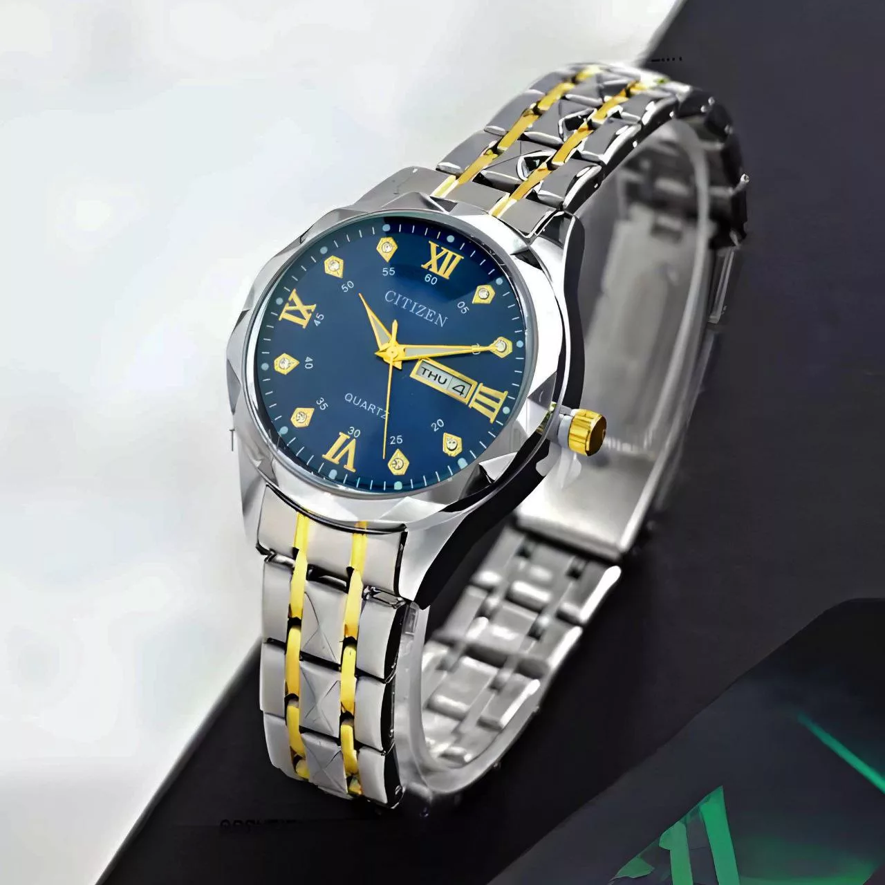 ساعت مچی عقربه‌ای کوارتز زنانه مدل دو تقویم دی دیت الماسی کد 09