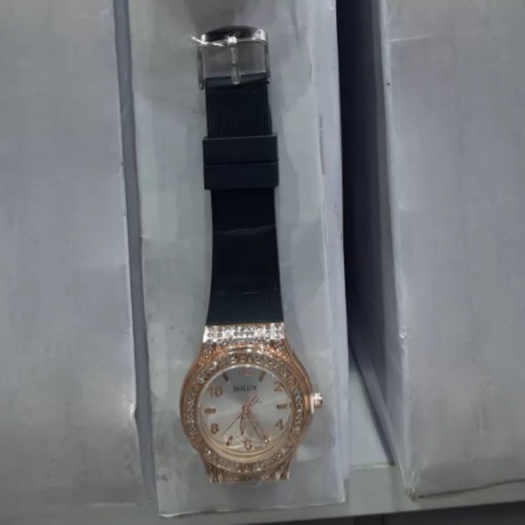 ساعت مچی عقربه ای زنانه بولون مدل کلاسیک قاب دور نگین کد 2