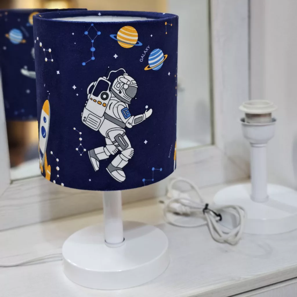 آباژور رومیزی کودک طرح فضانورد مدل BS-027