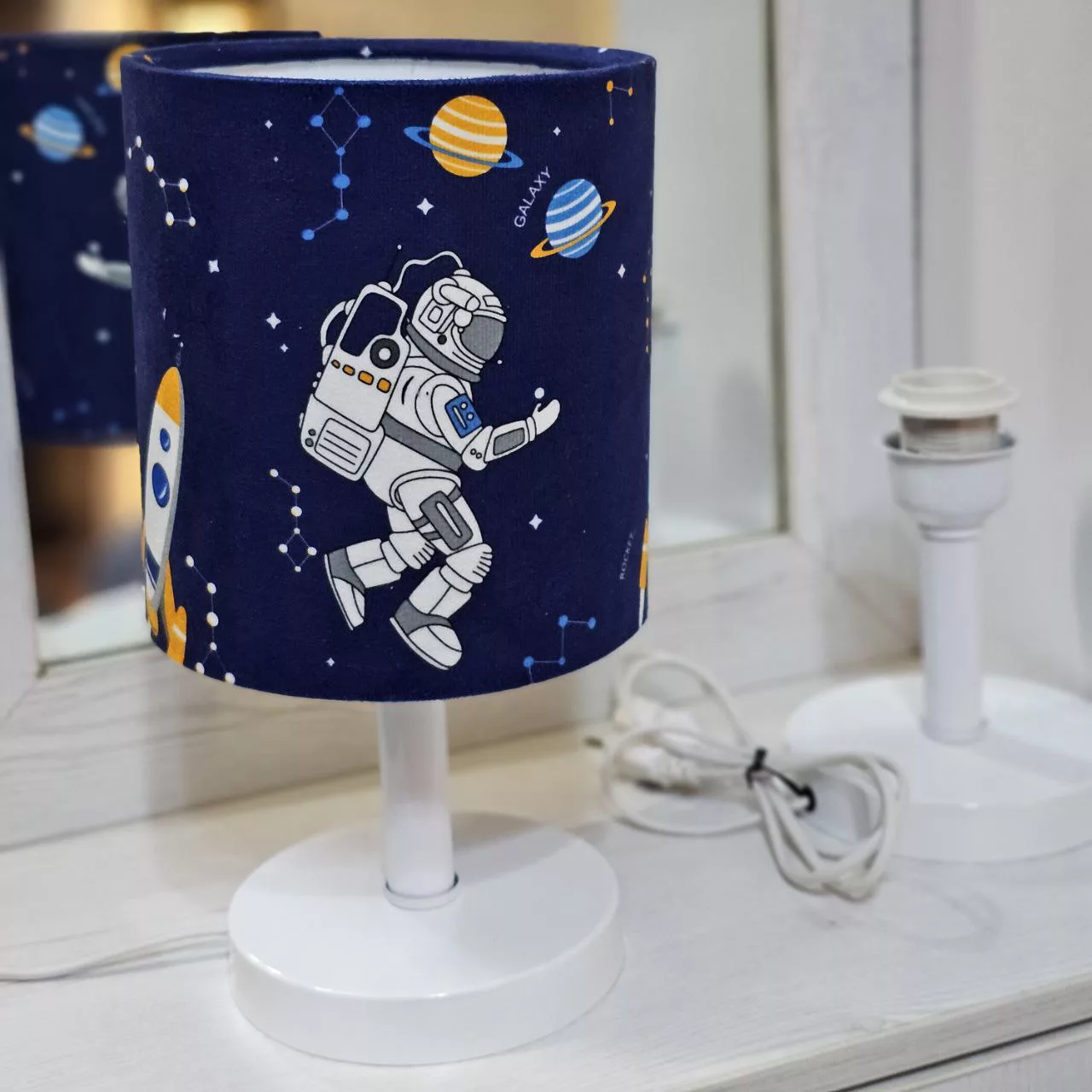 آباژور رومیزی کودک طرح فضانورد مدل BS-027