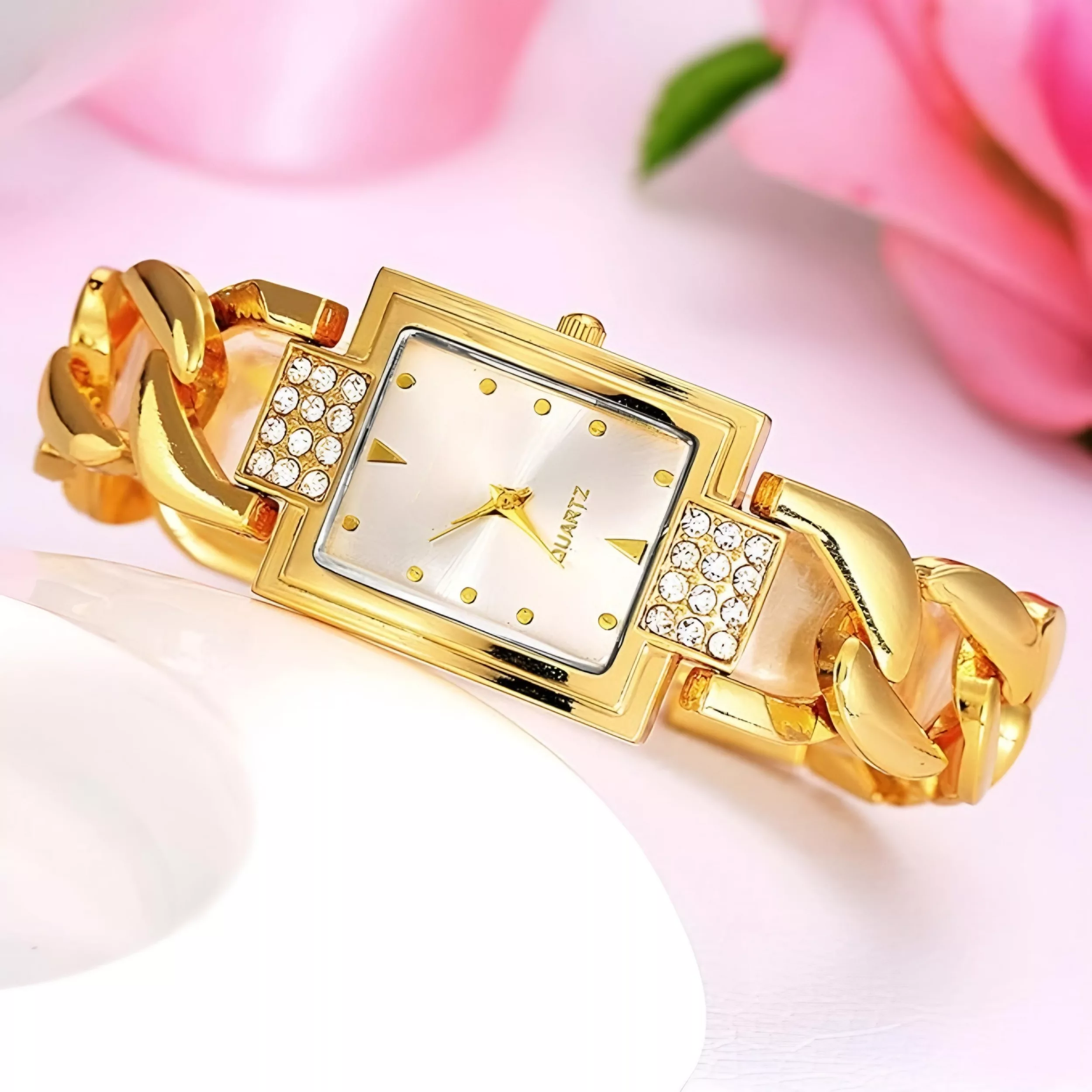 ساعت مچی عقربه ای زنانه مدل قاب نگین دار بند دستبندی فلزی کد 1