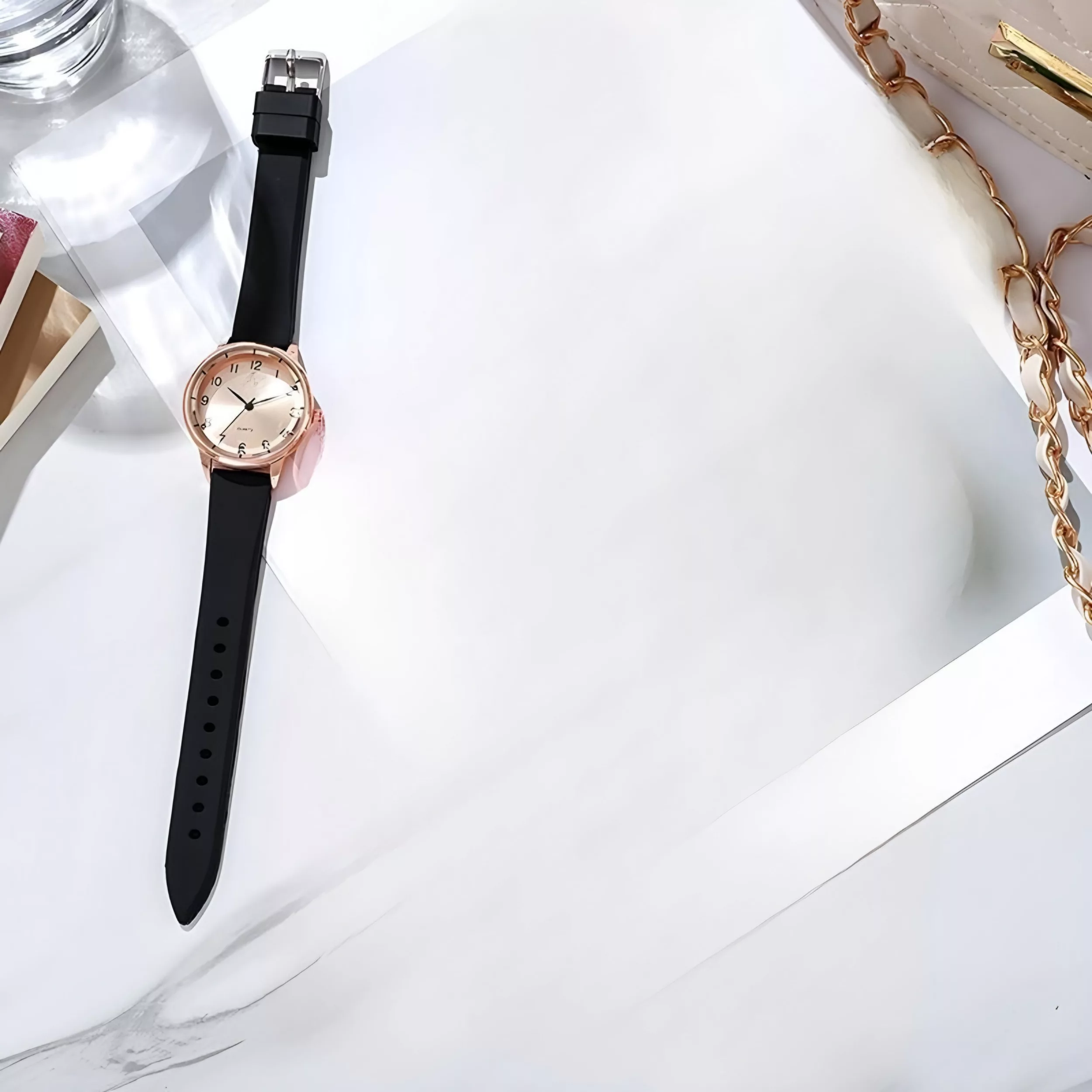 ساعت مچی عقربه‌ای کوارتز زنانه مدل کلاسیک بند رابر کد R.1