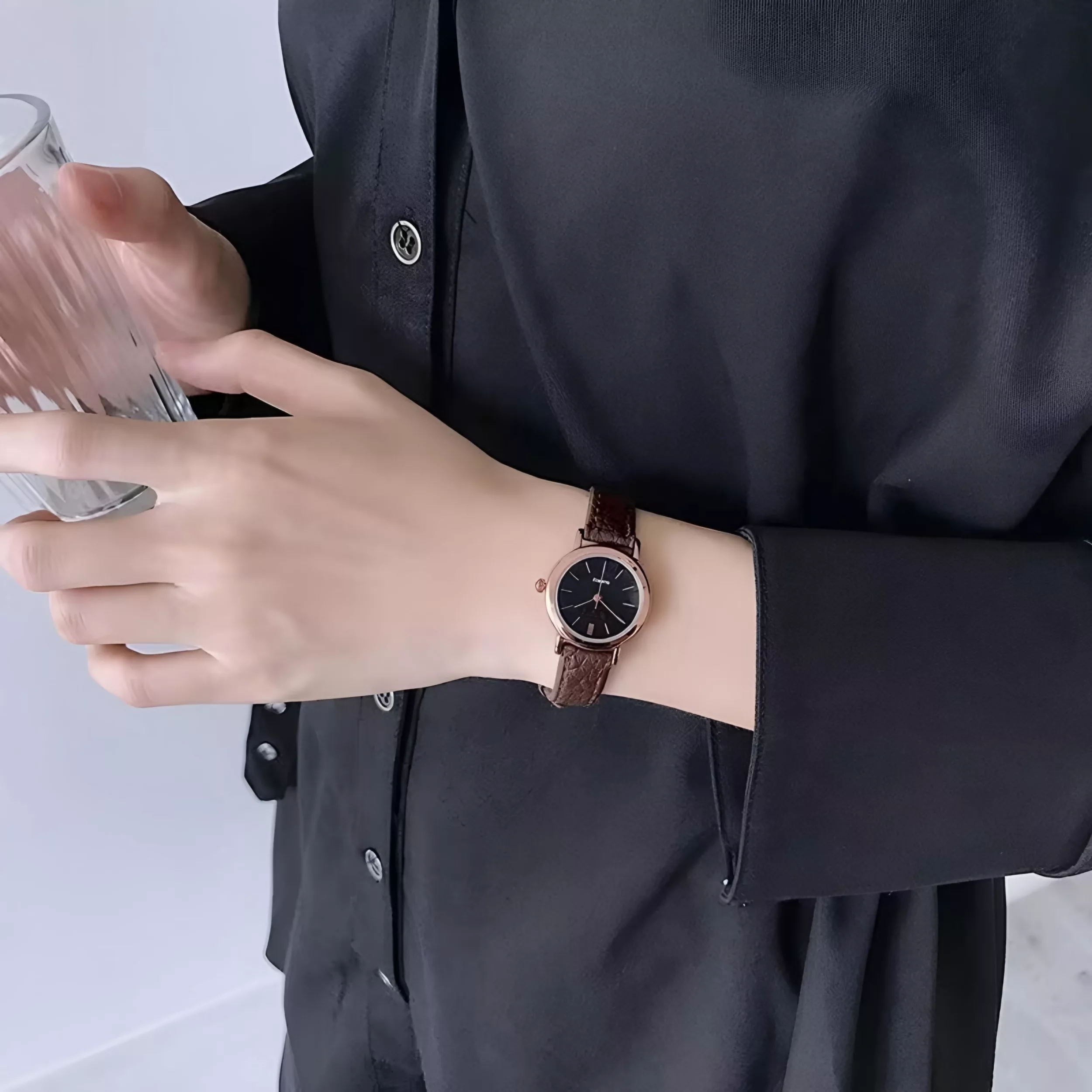 ساعت مچی عقربه ای زنانه مدل کلاسیک بند چرم کد 4