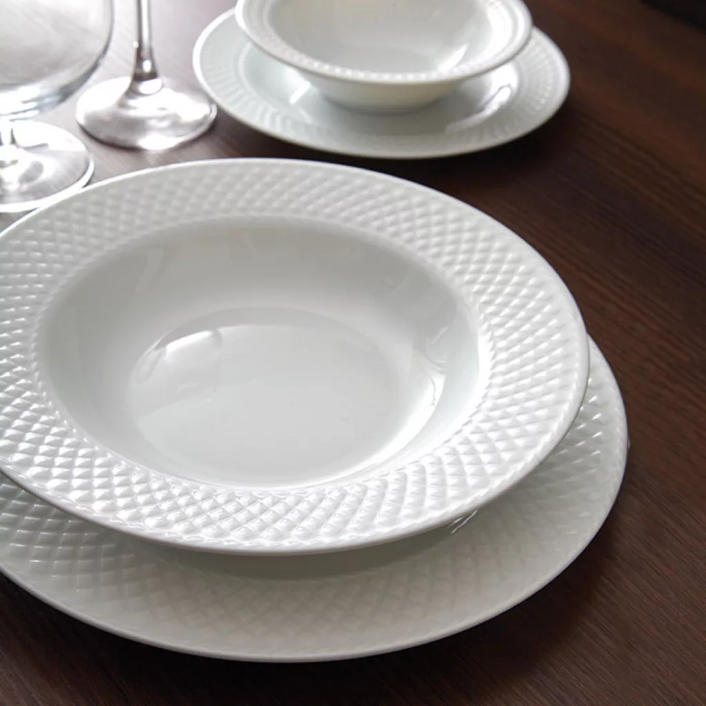 سرویس غذاخوری 28 پارچه 6 نفر چینی زرین ایران مدل رادیانس سفید درجه 3