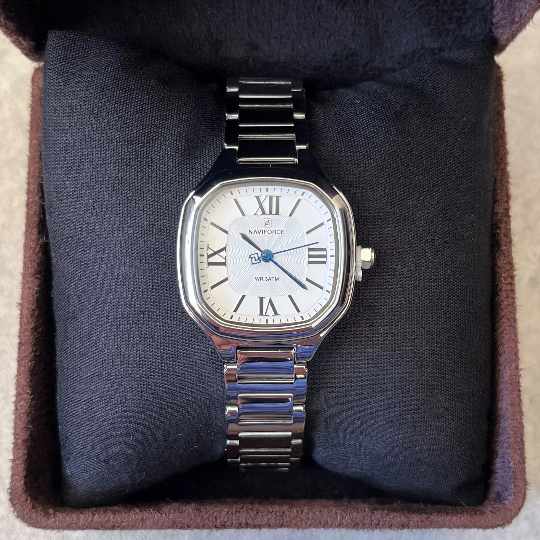 ساعت مچی عقربه ای زنانه نیوی فورس مدل NF5042 SWS