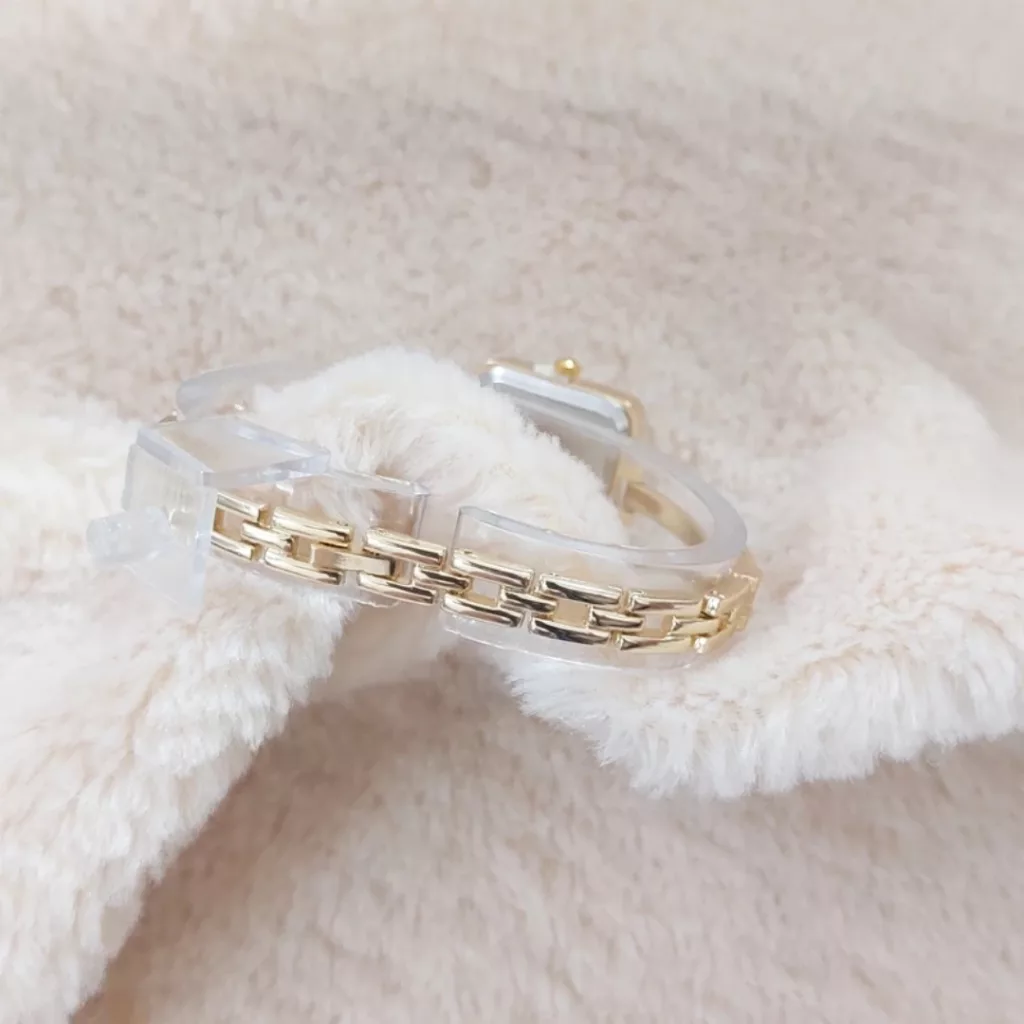 ساعت مچی عقربه‌ای کوارتز زنانه مدل لوکس بند زنجیری قفل دستبندی کد ۱۰