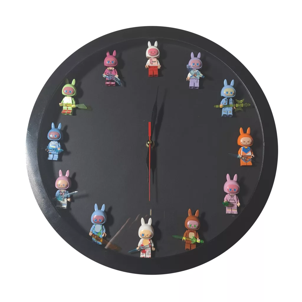 ساعت دیواری مکانیکی مدل labubu طرح لبوبو لگویی